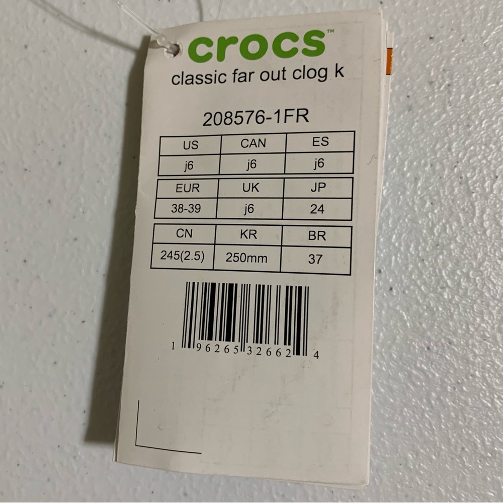 CROCS Classic Far Out Clogs-Size J6 NWT - Picture 12 of 12